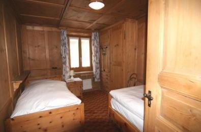 Hotel Gasthaus Zum Weissen Kreuz Samedan Zewnętrze zdjęcie